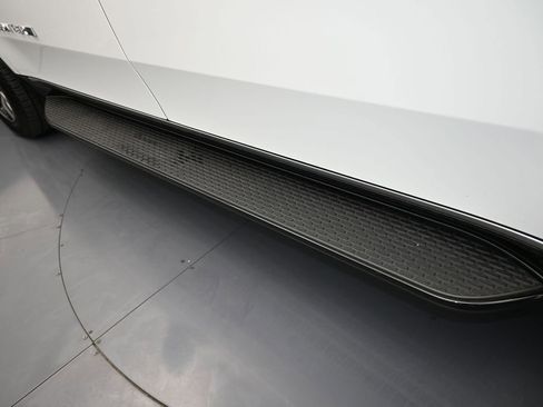 Used 2023 Jeep Wagoneer L Series III w/ Preferred Equipment Group image 34