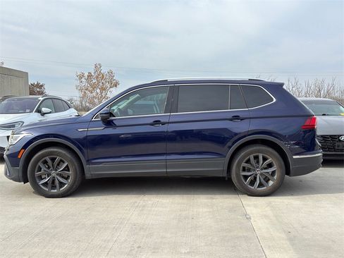 Used 2022 Volkswagen Tiguan SE w/ Panoramic Sunroof Package image 8
