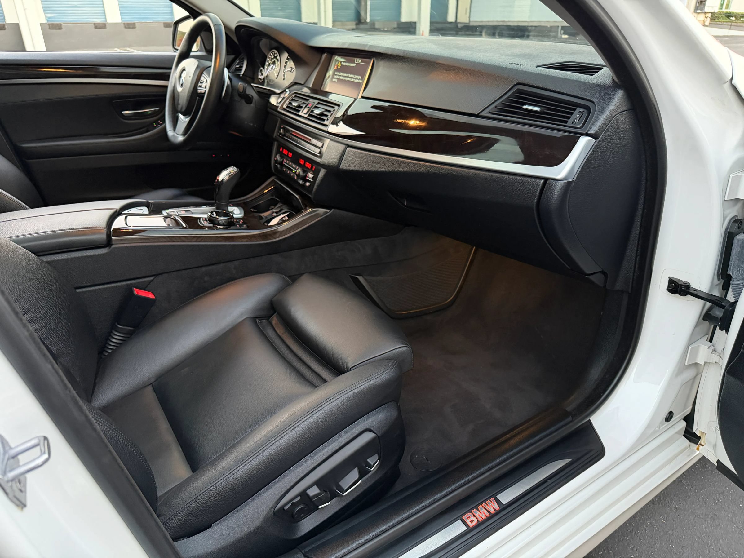 Used 2014 BMW 550i xDrive Sedan AWD/4WD image 26