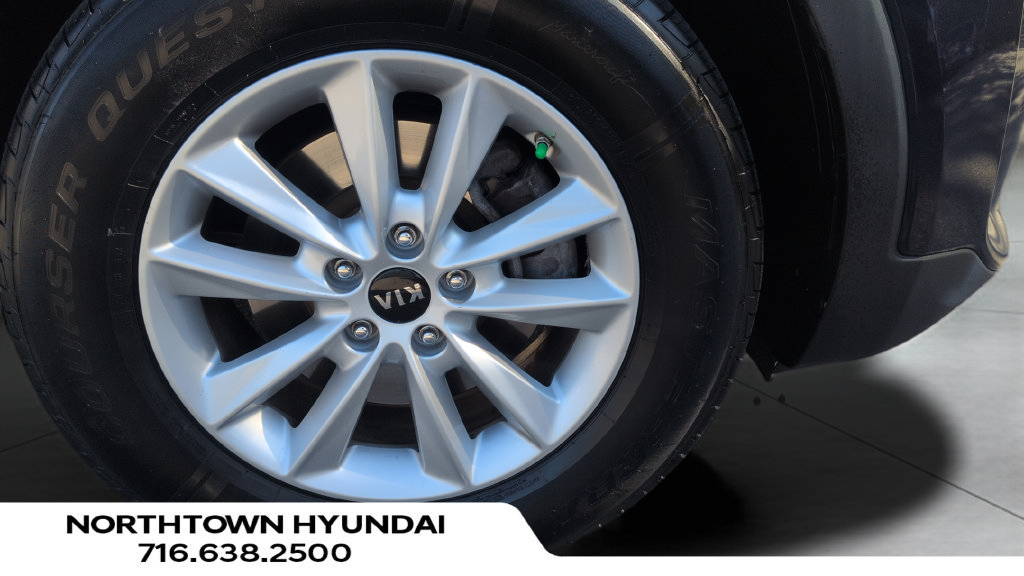 Used 2020 Kia Sorento LX FWD image 22