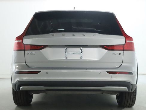 Used 2025 Volvo V60 B5 Cross Country Plus image 44