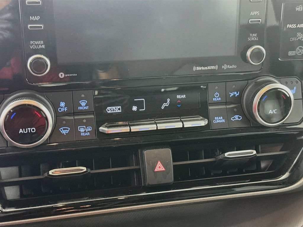 Used 2022 Toyota Highlander XLE FWD image 14