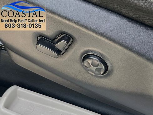 Used 2023 Chrysler Voyager LX FWD image 8