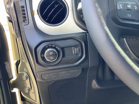 New 2025 Jeep Gladiator Sport image 15