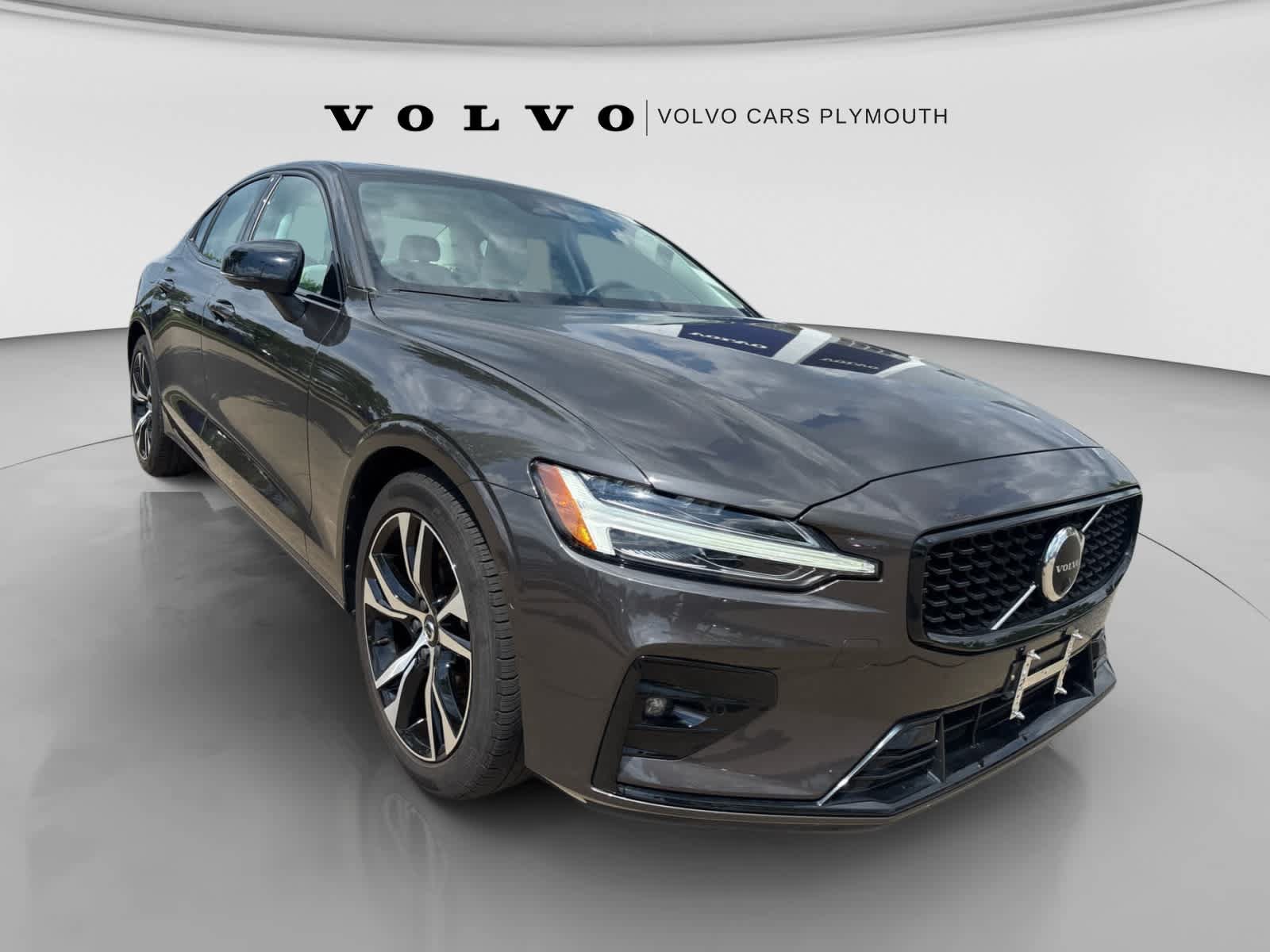 Used 2025 Volvo S60 B5 Plus FWD image 31