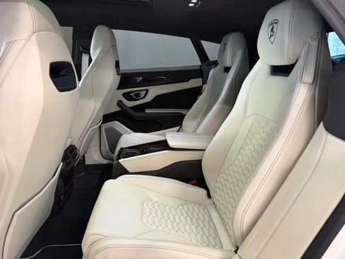 Used 2022 Lamborghini Urus image 18