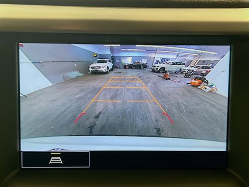 Used 2023 GMC Acadia SLT w/ Elevation Edition image 10