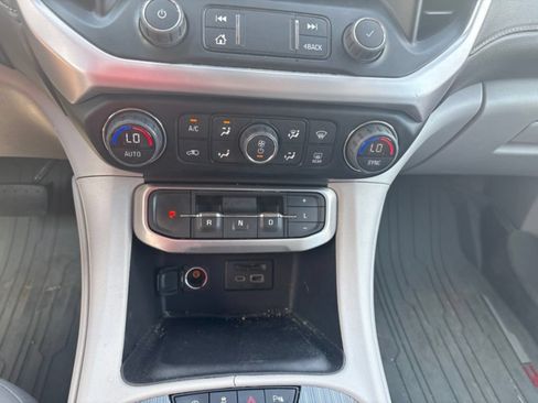 Used 2023 GMC Acadia SLT w/ Preferred Package FWD image 17