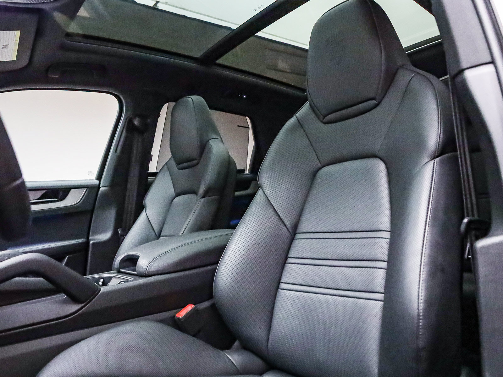 Certified 2025 Porsche Cayenne S AWD/4WD image 5