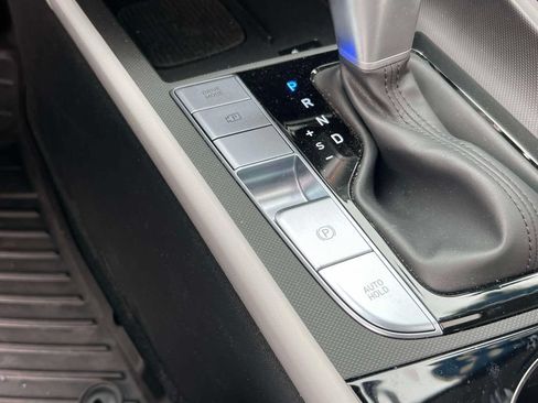 Certified 2025 Hyundai Elantra Limited FWD image 30