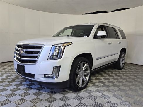 Used 2016 Cadillac Escalade Premium image 4