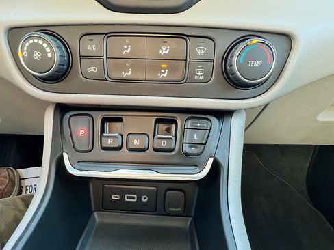 Used 2020 GMC Terrain SLE image 22