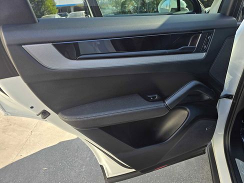 Used 2024 Porsche Cayenne image 19