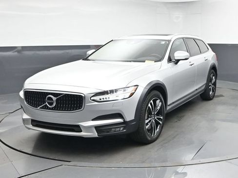 Used 2018 Volvo V90 T5 Cross Country w/ Plus Package AWD/4WD image 3