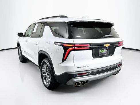 Used 2025 Chevrolet Traverse LT FWD image 5