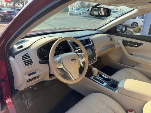 Used 2017 Nissan Altima 2.5 SV w/ Convenience Package image 10