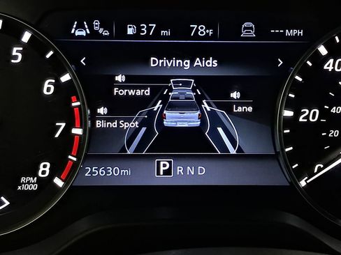 Used 2023 Nissan Titan SV image 12