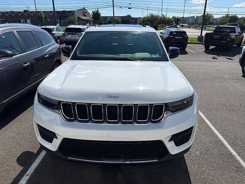 Used 2025 Jeep Grand Cherokee Laredo X AWD/4WD image 2