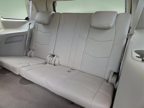 Used 2017 Cadillac Escalade Luxury AWD/4WD image 13