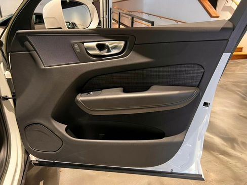 Used 2023 Volvo XC60 B5 Core image 30