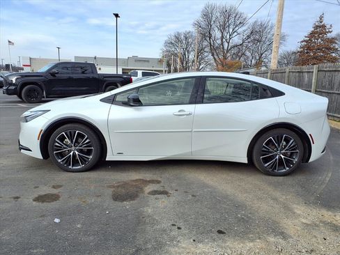 Used 2024 Toyota Prius XLE image 30