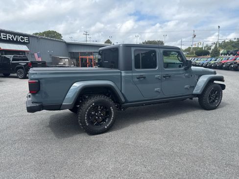 New 2025 Jeep Gladiator Sport image 5