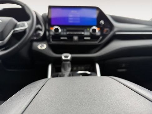 Certified 2024 Toyota Highlander XSE image 11