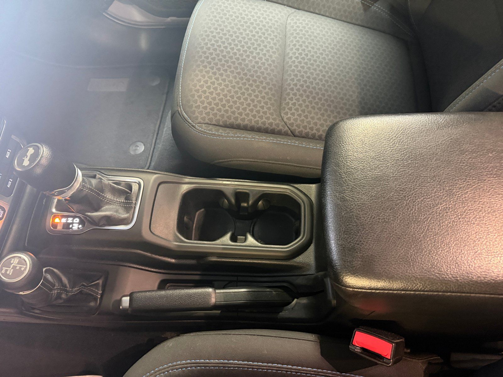 Used 2024 Jeep Wrangler Unlimited Rubicon 4xe AWD/4WD image 15
