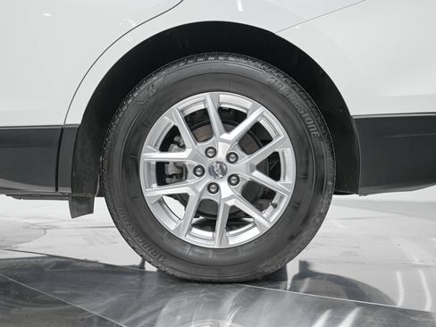 Used 2024 Chevrolet Equinox LT AWD/4WD image 11
