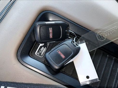 Used 2017 GMC Yukon XL SLT w/ Premium Edition image 14