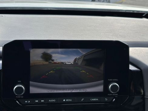 Used 2025 Nissan Pathfinder SV image 17