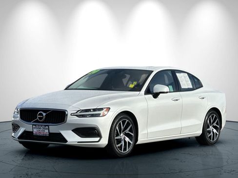 Used 2020 Volvo S60 T5 Momentum w/ Premium Package image 8