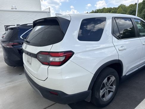 Used 2023 Honda Pilot EX-L image 6