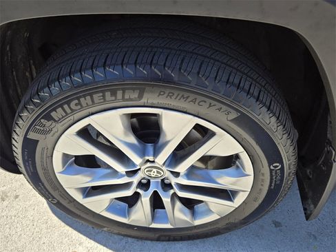 Used 2024 Toyota RAV4 XLE Premium image 10