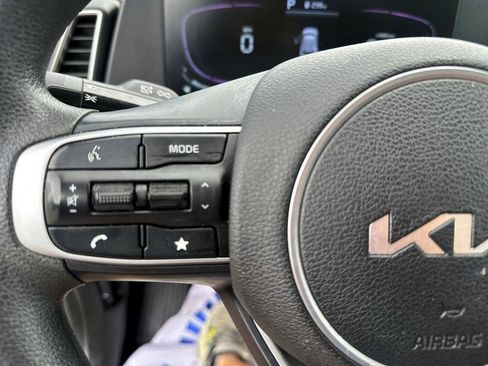 Used 2023 Kia Sportage LX image 25