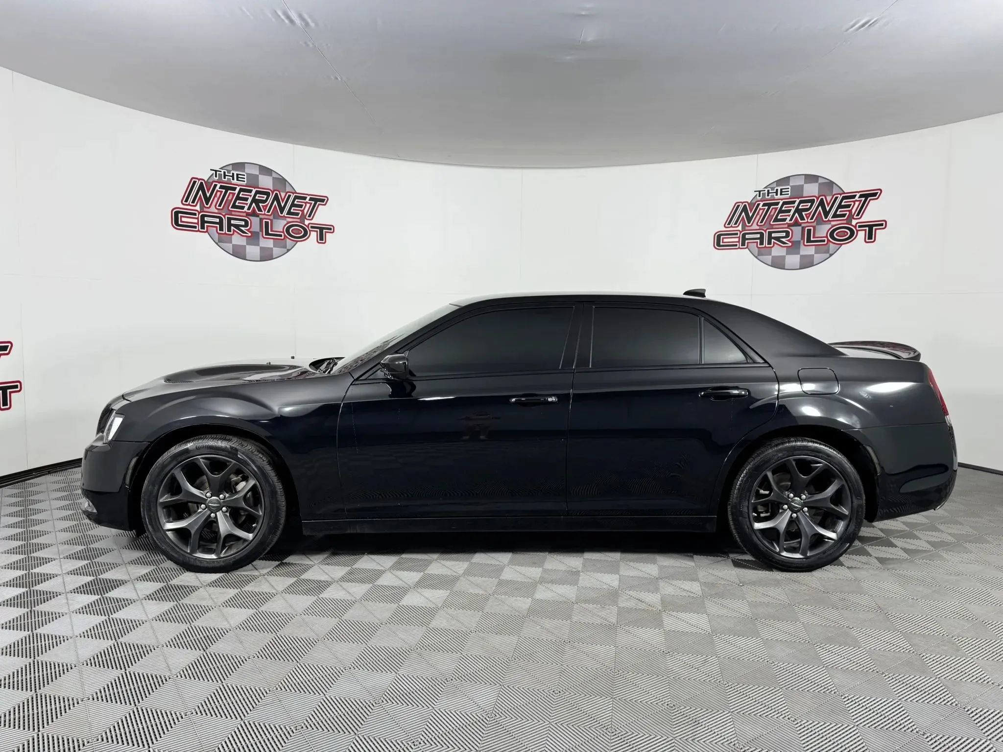 Used 2023 Chrysler 300 Touring w/ Sport Appearance Package RWD image 4