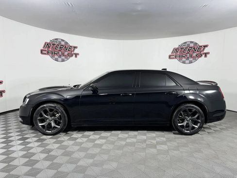 Used 2023 Chrysler 300 Touring w/ Sport Appearance Package RWD image 4