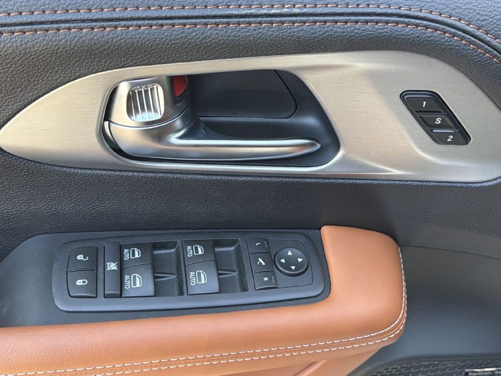 Used 2026 Chrysler Pacifica Pinnacle FWD image 15
