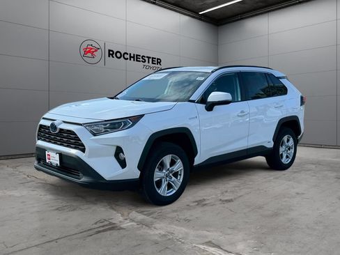 Used 2021 Toyota RAV4 XLE AWD/4WD image 7