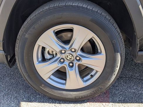 Used 2025 Toyota RAV4 XLE image 28