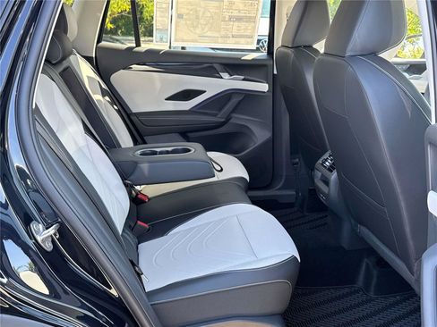 New 2026 Volkswagen Tiguan SE FWD image 28