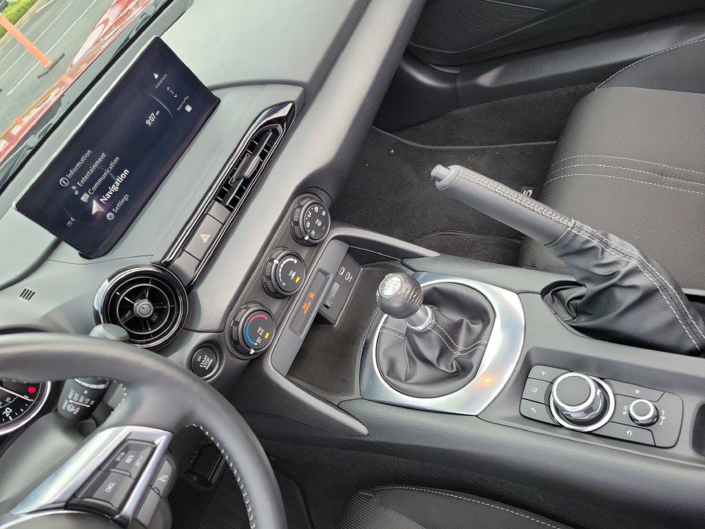 Used 2025 MAZDA MX-5 Miata Sport RWD image 39