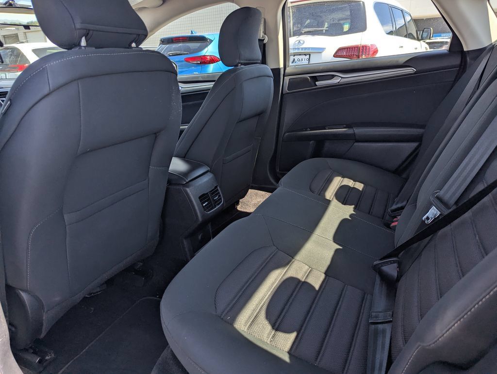 Used 2017 Ford Fusion SE w/ Fusion SE Technology Package FWD image 26