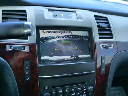 Used 2012 Cadillac Escalade Luxury image 16