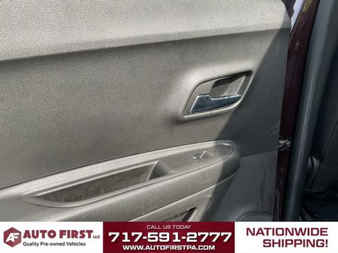 Used 2022 Chevrolet Trax LT w/ Premium Seat Package AWD/4WD image 8
