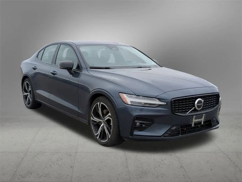 Used 2024 Volvo S60 B5 Core image 8