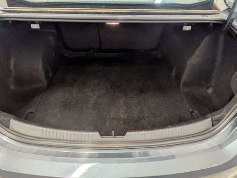Used 2021 Chevrolet Malibu LT FWD image 35