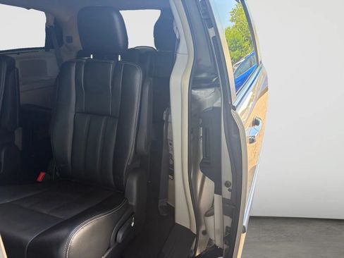 Used 2015 Chrysler Town & Country Touring-L w/ Driver Convenience Group FWD image 14