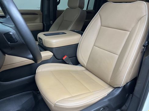 Used 2024 Chevrolet Suburban Premier RWD image 17