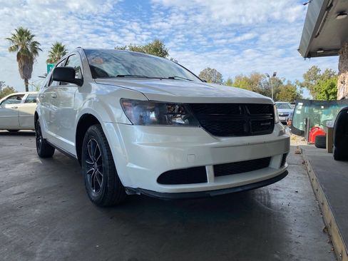 Used 2017 Dodge Journey SE w/ Flexible Seating Group image 3